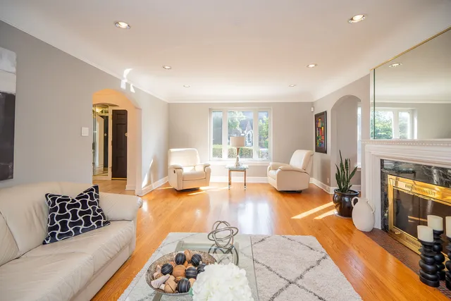 $749,900 | 10656 South Oakley Avenue, Chicago, IL 60643