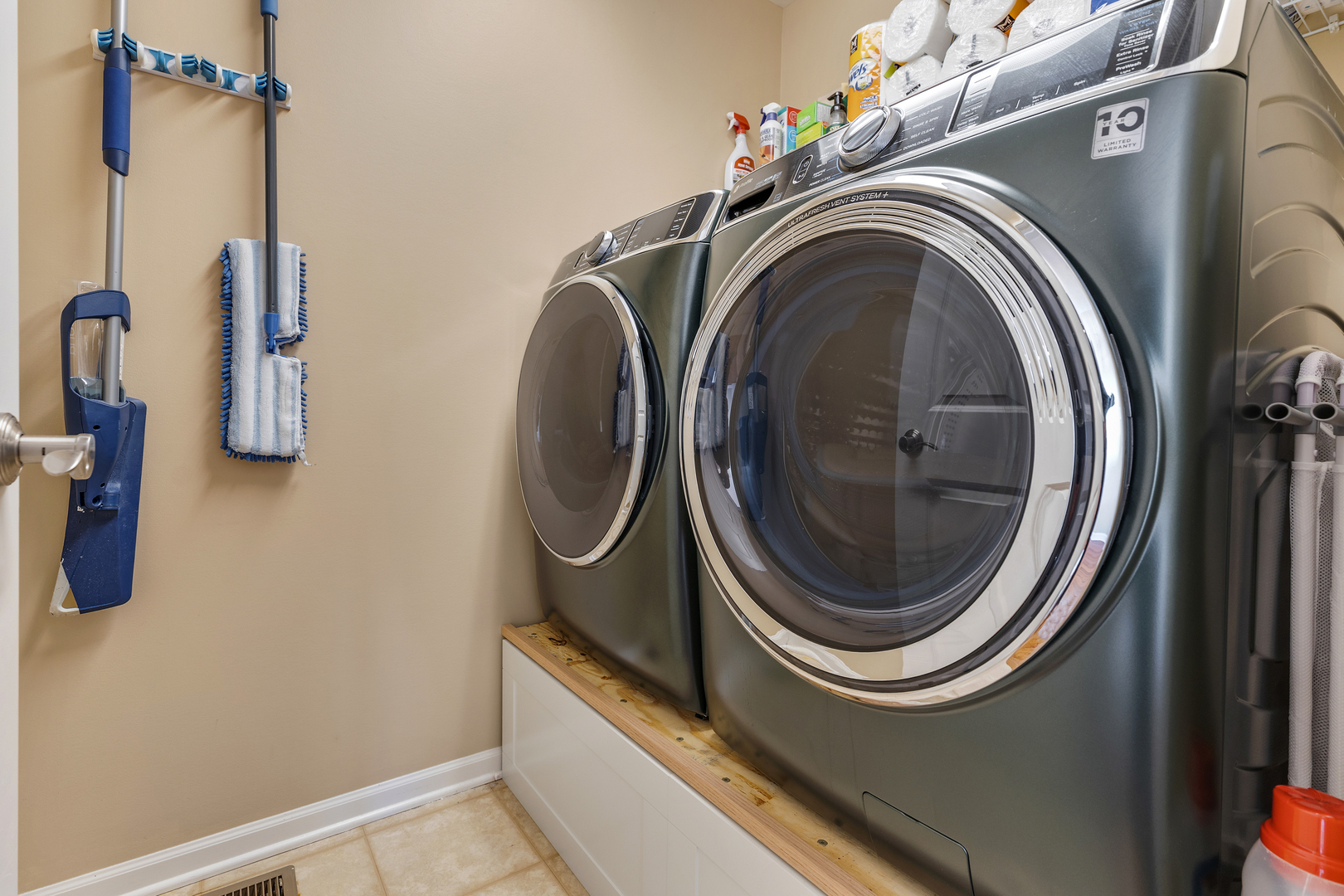 2451 Anna Way Elgin, IL 60124 - Photo 14 of 26 a close up view of a washer and dryer