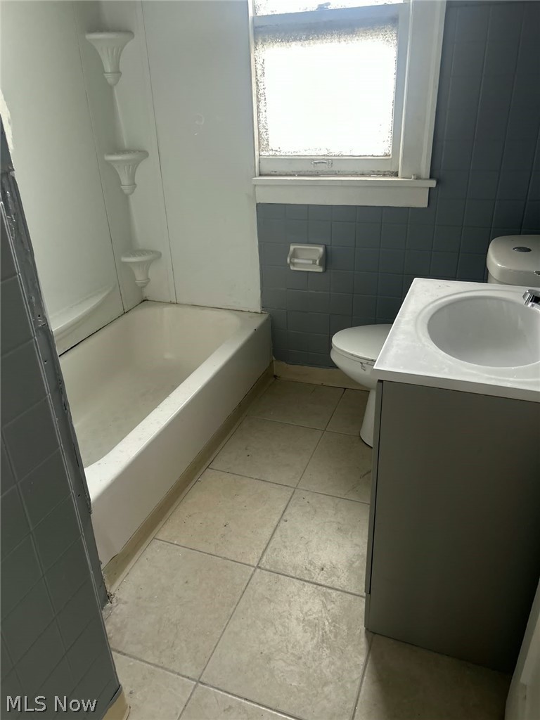 1069 Carlyon Road East Cleveland, OH 44112 - Photo 8 of 25 Additional content