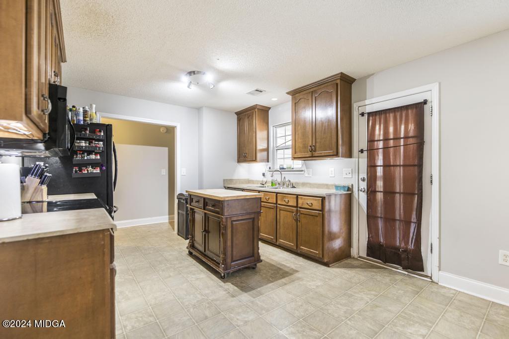 104 Weatherwood Road Kathleen, GA 31047 - Photo 11 of 35 a bathroom with a sink double vanity and a large mirror