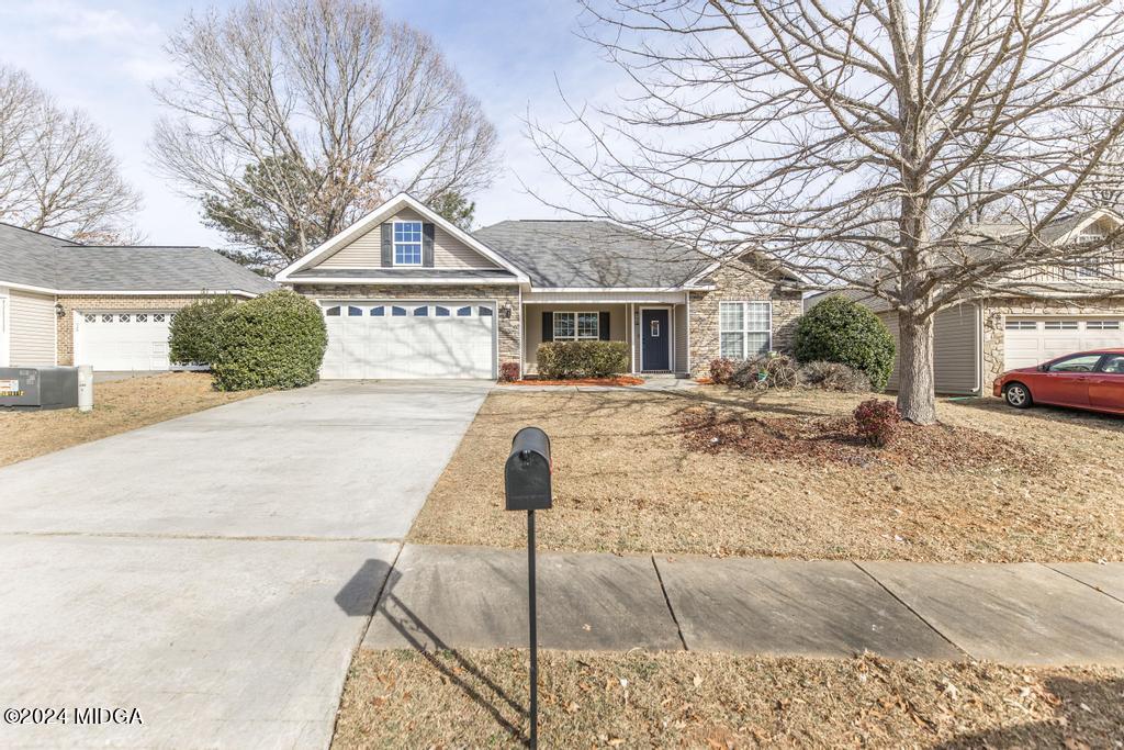 104 Weatherwood Road Kathleen, GA 31047 - Photo 3 of 35 a front view of a house with a yard