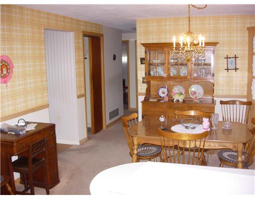 39 Douglas Road Warwick, RI 02886 - Photo 2 of 9 Dining Room.