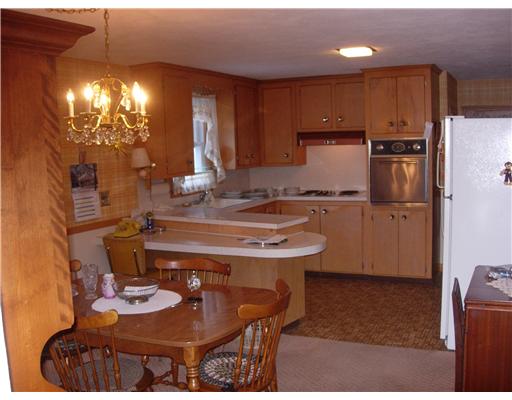 39 Douglas Road Warwick, RI 02886 - Photo 3 of 9 Kitchen.