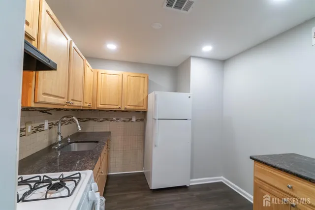 $256,000 | 106 College Drive, Edison, NJ 08817