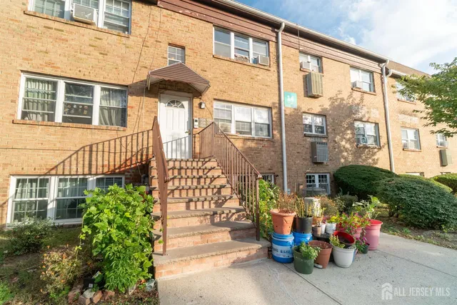 $256,000 | 106 College Drive, Edison, NJ 08817