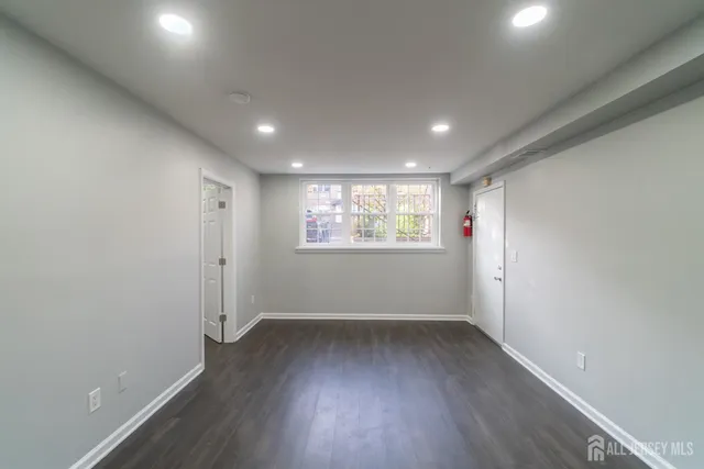 $256,000 | 106 College Drive, Edison, NJ 08817