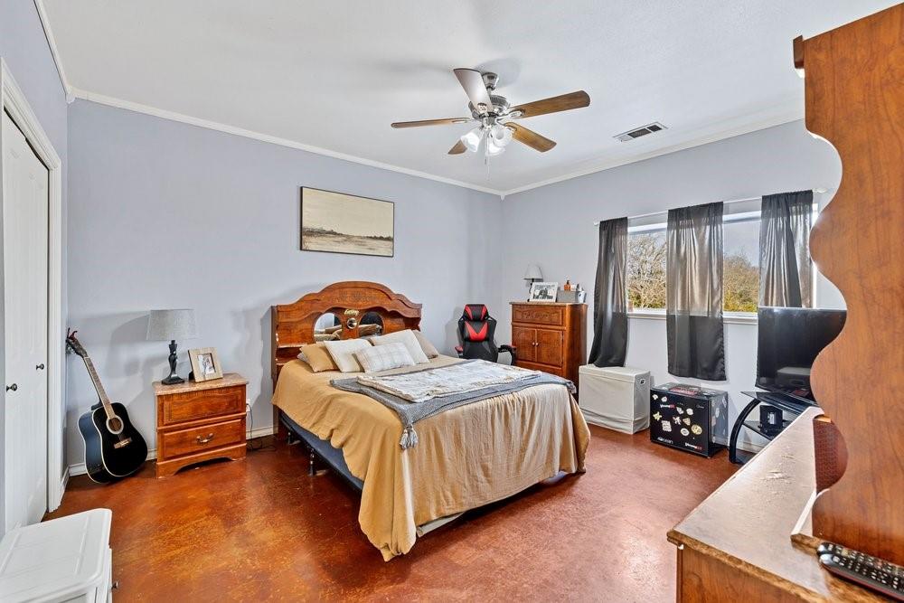 7709 Fm 902 Sherman, TX 75092 - Photo 17 of 39 a bedroom with bed and a window