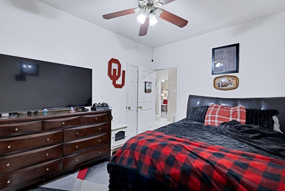 7709 Fm 902 Sherman, TX 75092 - Photo 21 of 39 a bedroom with a bed and a flat screen tv