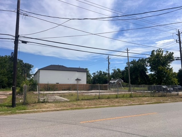 3202 Laura Koppe Road Houston, TX 77093 - Photo 11 of 14 a view of a swimming pool with a yard and plants