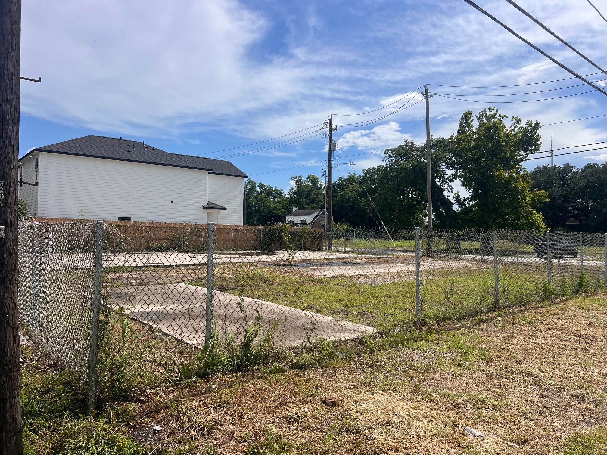 3202 Laura Koppe Road Houston, TX 77093 - Photo 9 of 14 a view of a backyard