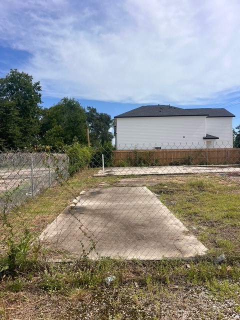 3202 Laura Koppe Road Houston, TX 77093 - Photo 10 of 14 a view of a yard with an outdoor space
