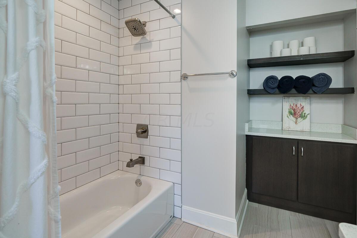 150 South Cassingham Road Columbus, OH 43209 - Photo 27 of 52 Guest Bt Shower