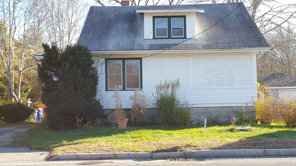 148 Fairhaven Road Mattapoisett, MA 02739 - Photo 2 of 7 Gallery Image 2
