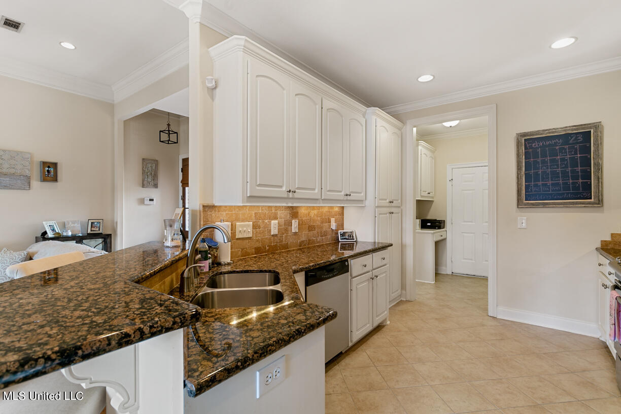 104 Stillhollow Lane Madison, MS 39110 - Photo 10 of 27 104 Stillhollow lane front-16