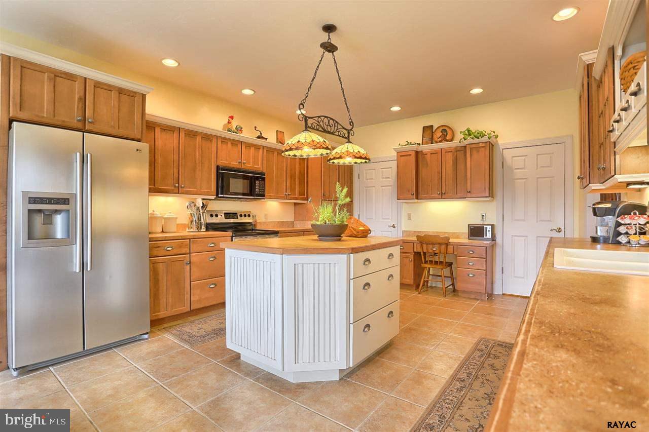 2153 Stoverstown Road Spring Grove, PA 17362 - Photo 8 of 34