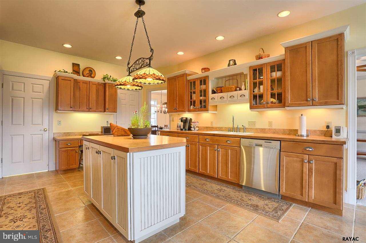 2153 Stoverstown Road Spring Grove, PA 17362 - Photo 9 of 34
