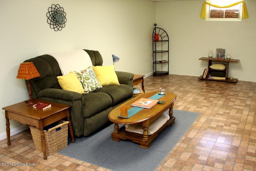 5409 Layne Road Louisville, KY 40219 - Photo 30 of 35 Laynesittingarea