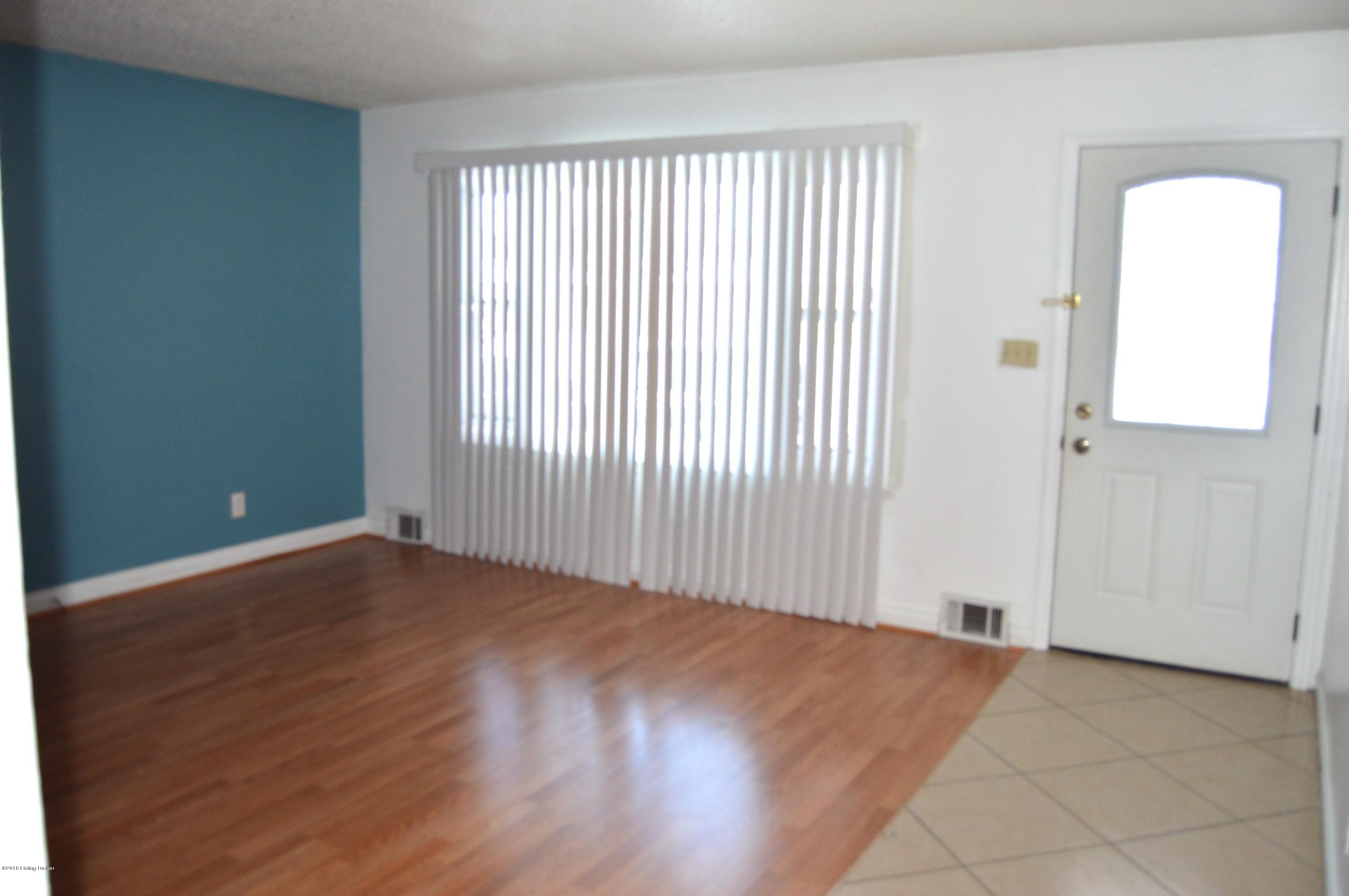 3427 Olive Road Louisville, KY 40219 - Photo 2 of 10 living room