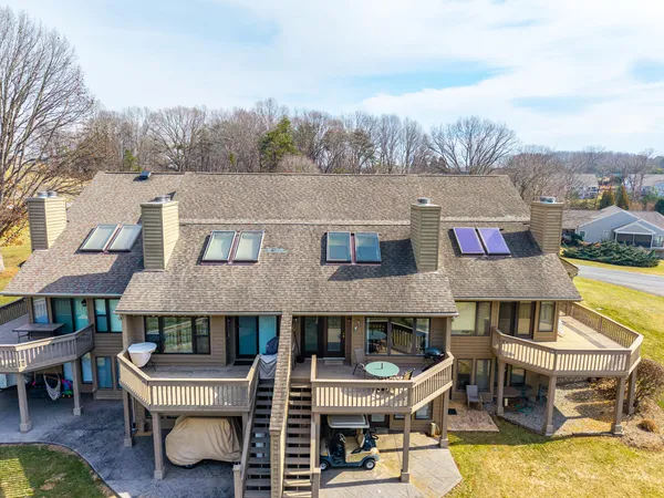 $649,500 | 105 Fawn Haven Lane, Huddleston, VA 24104