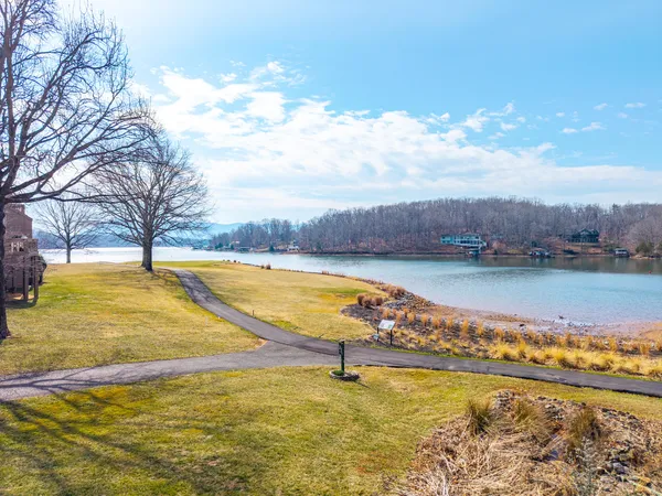 $649,500 | 105 Fawn Haven Lane, Huddleston, VA 24104