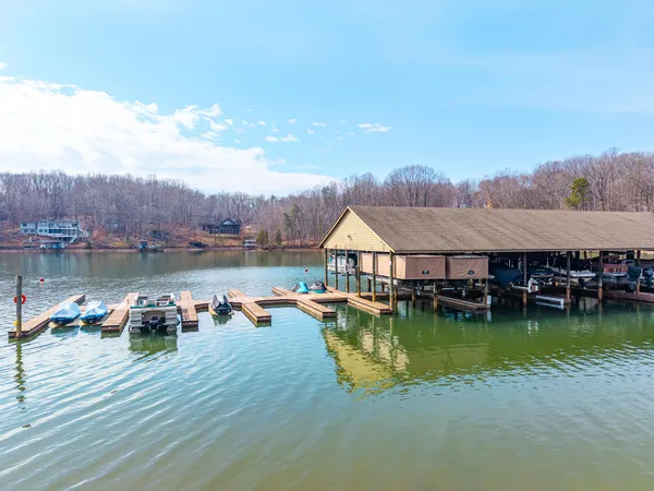 $649,500 | 105 Fawn Haven Lane, Huddleston, VA 24104