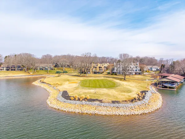 $649,500 | 105 Fawn Haven Lane, Huddleston, VA 24104