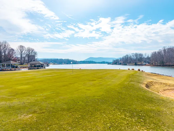 $649,500 | 105 Fawn Haven Lane, Huddleston, VA 24104