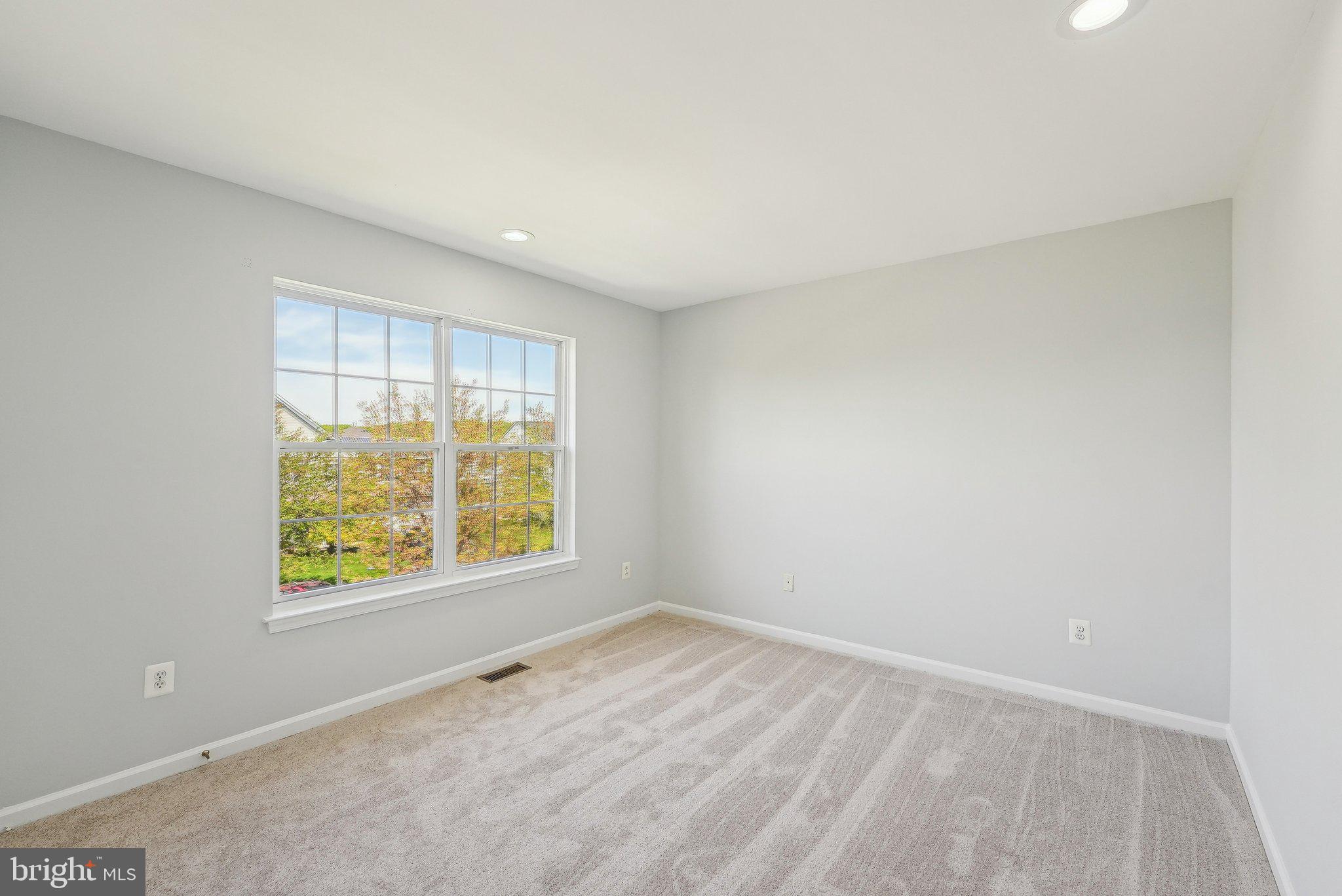 25 Keswick Road East Windsor, NJ 08520 - Photo 18 of 41 an empty room with windows