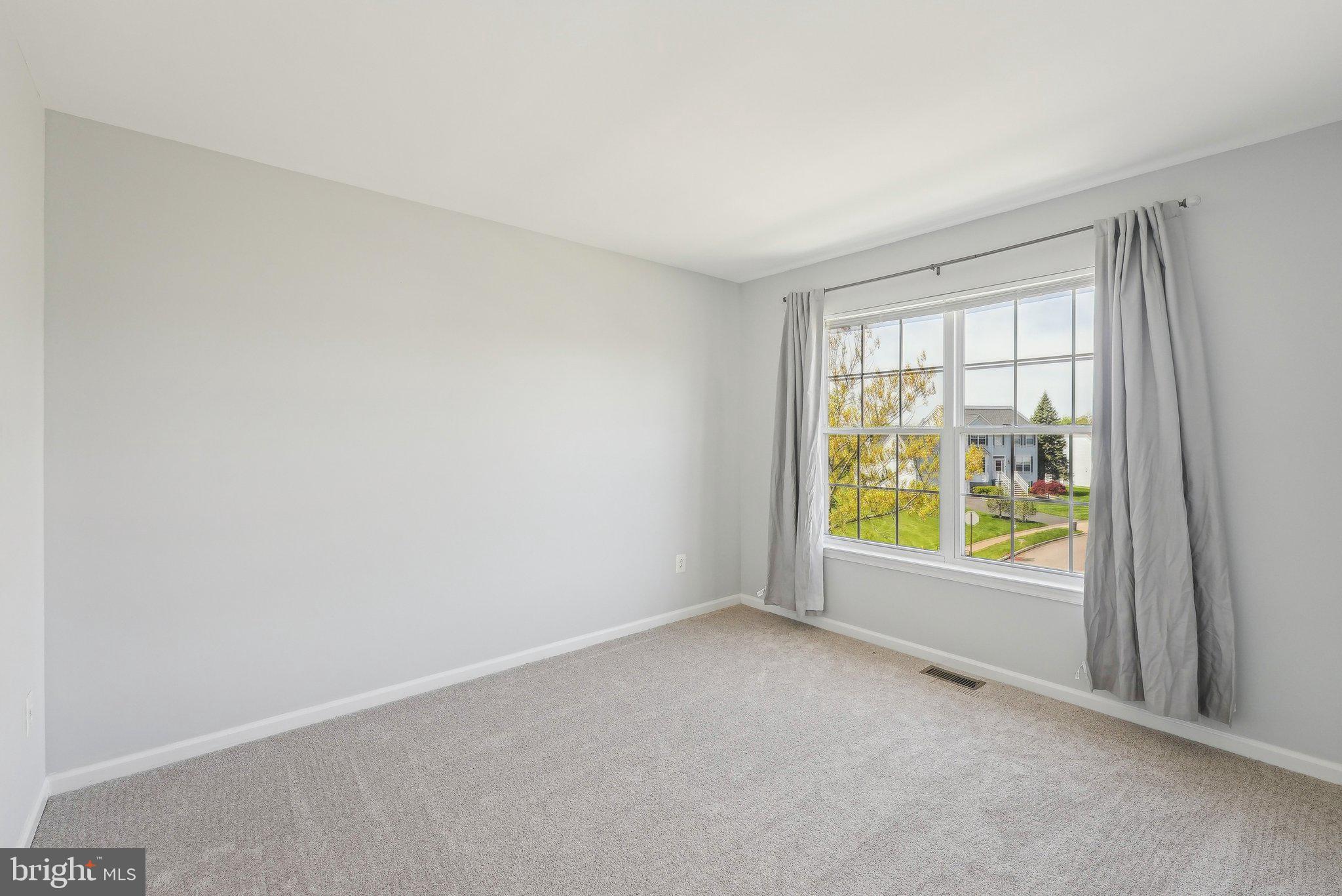 25 Keswick Road East Windsor, NJ 08520 - Photo 19 of 41 an empty room with windows