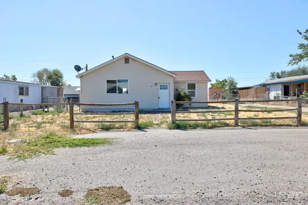 $161,250 | 167 West 3rd Avenue, Glenns Ferry, ID 83623