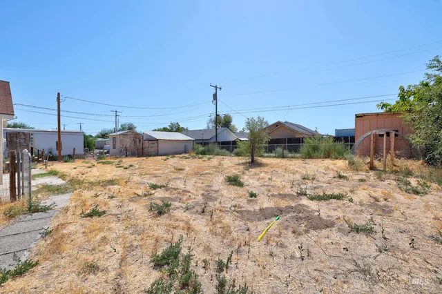 $172,000 | 167 West 3rd Avenue, Glenns Ferry, ID 83623