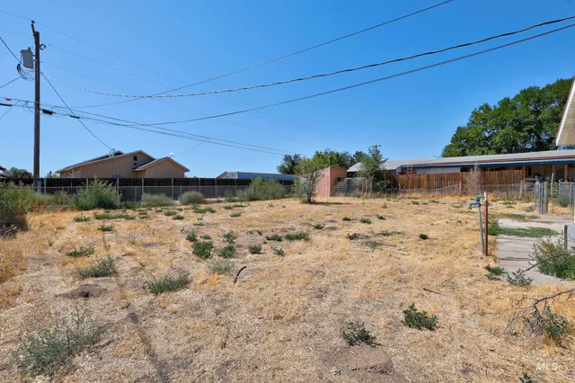 $172,000 | 167 West 3rd Avenue, Glenns Ferry, ID 83623