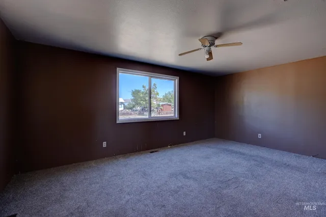 $172,000 | 167 West 3rd Avenue, Glenns Ferry, ID 83623