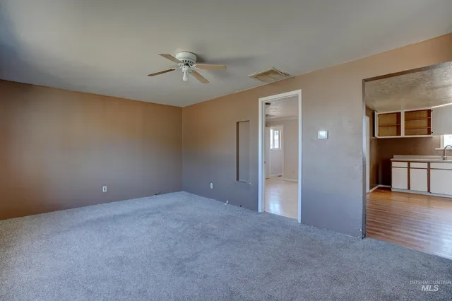 $172,000 | 167 West 3rd Avenue, Glenns Ferry, ID 83623