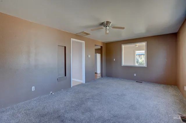 $172,000 | 167 West 3rd Avenue, Glenns Ferry, ID 83623