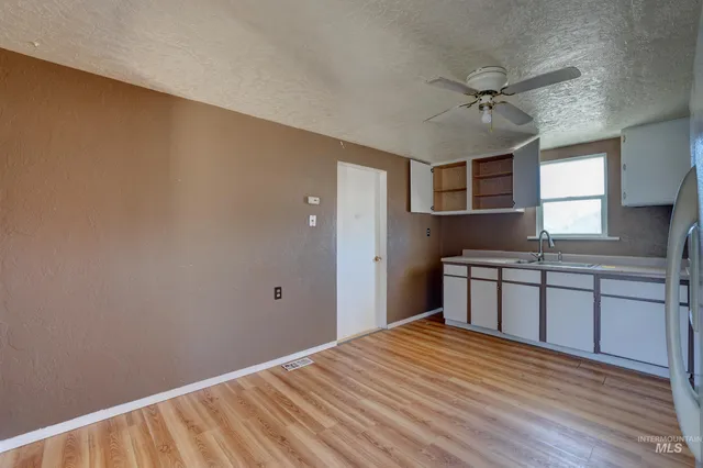 $172,000 | 167 West 3rd Avenue, Glenns Ferry, ID 83623