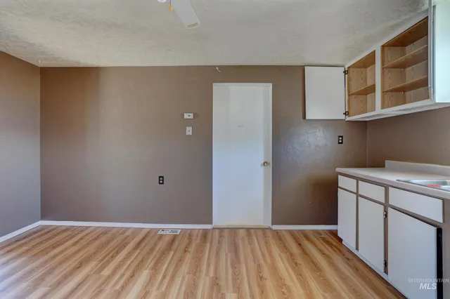 $172,000 | 167 West 3rd Avenue, Glenns Ferry, ID 83623