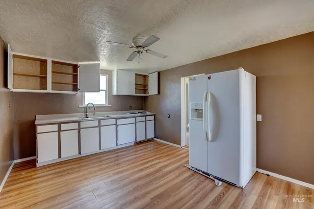 $172,000 | 167 West 3rd Avenue, Glenns Ferry, ID 83623