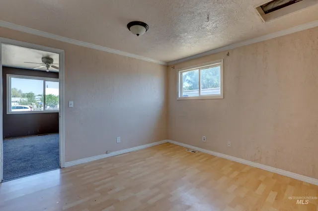 $172,000 | 167 West 3rd Avenue, Glenns Ferry, ID 83623