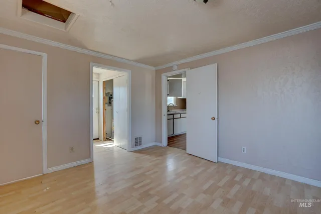 $172,000 | 167 West 3rd Avenue, Glenns Ferry, ID 83623