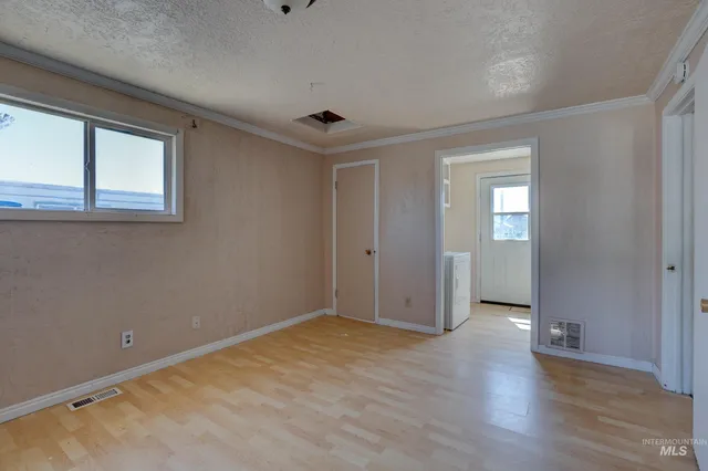 $172,000 | 167 West 3rd Avenue, Glenns Ferry, ID 83623