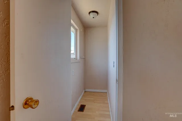 $172,000 | 167 West 3rd Avenue, Glenns Ferry, ID 83623