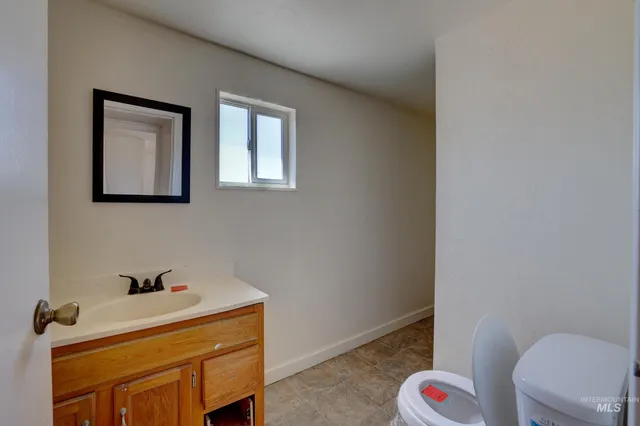 $172,000 | 167 West 3rd Avenue, Glenns Ferry, ID 83623