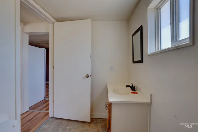 $172,000 | 167 West 3rd Avenue, Glenns Ferry, ID 83623