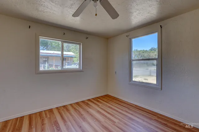 $172,000 | 167 West 3rd Avenue, Glenns Ferry, ID 83623