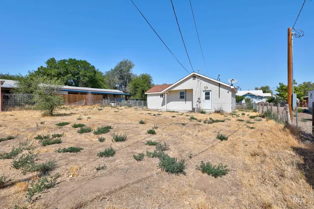 $172,000 | 167 West 3rd Avenue, Glenns Ferry, ID 83623