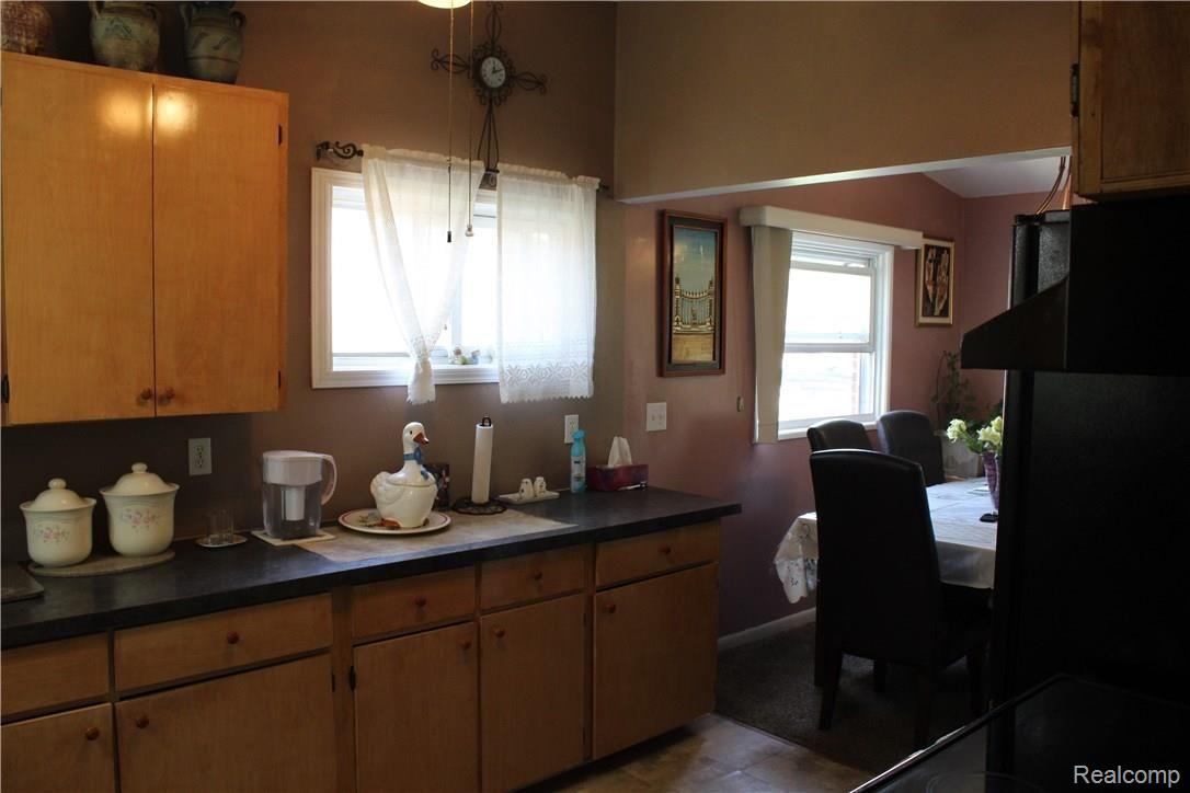 9035 Merriman Road Livonia, MI 48150 - Photo 5 of 13 6.JPG