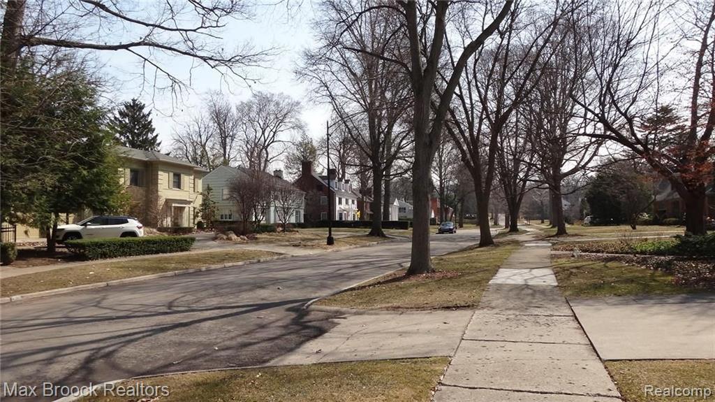 295 Cloverly Road Grosse Pointe Farms, MI 48236 - Photo 5 of 40