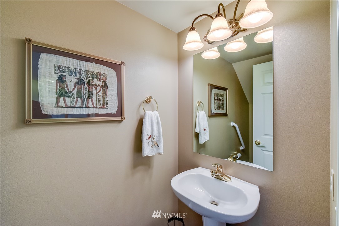 2815 Southeast 4th Street Renton, WA 98056 - Photo 4 of 21
