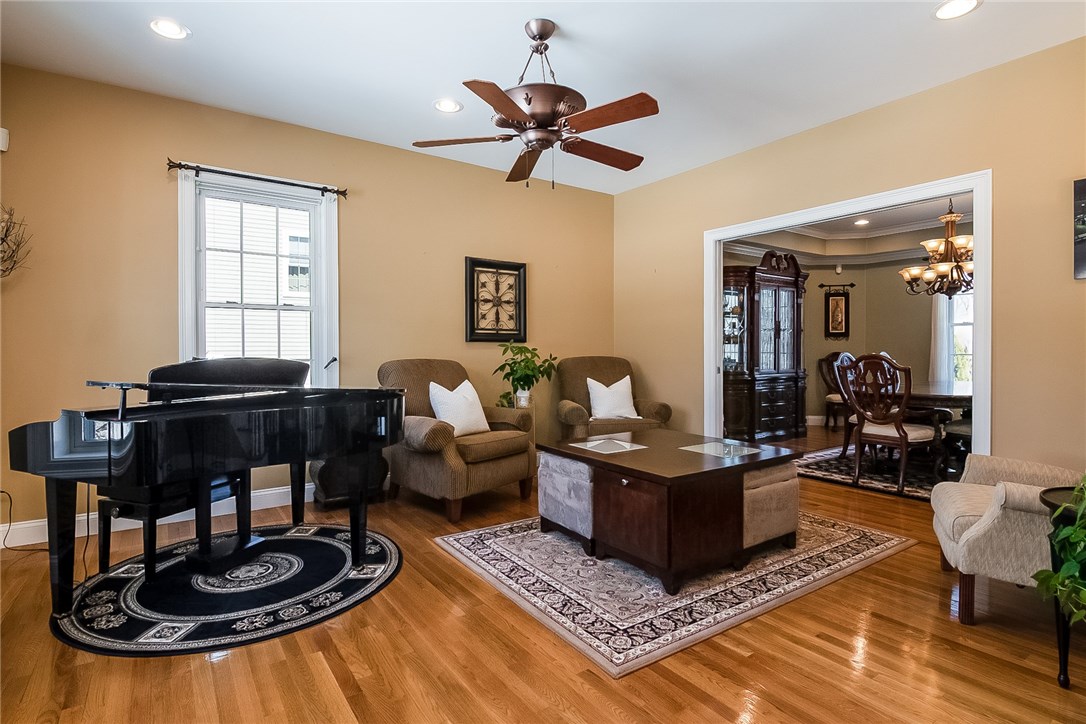 125 Fox Ridge Drive Cranston, RI 02921 - Photo 4 of 32 Gallery Image 4